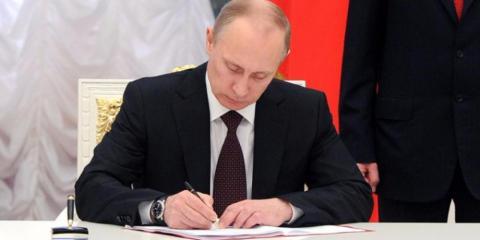 Владимир Путин подписал закон о штрафах за выдачу ссылок на запрещенные сайты