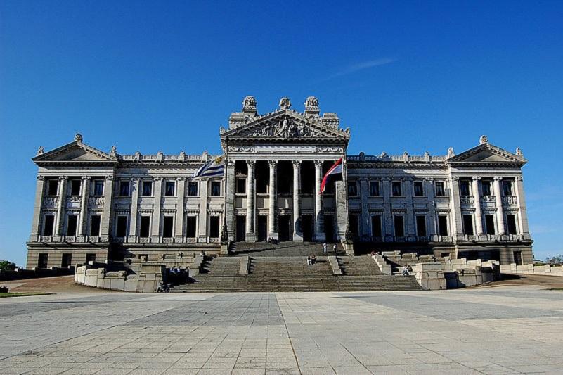 Обсуждение законопроекта о легализации онлайн-гемблинга в Уругвае перенесено на март 2023 года