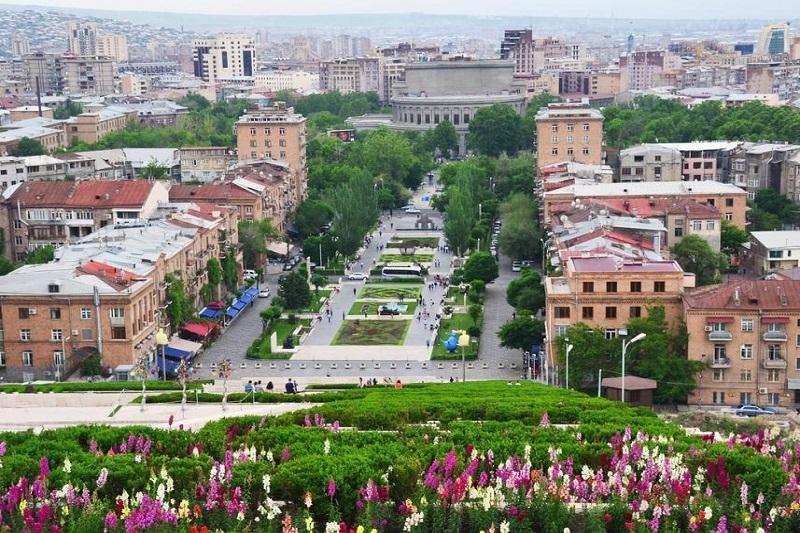 Премьер-министр Армении снова призвал бороться со скрытой рекламой онлайн-гемблинга