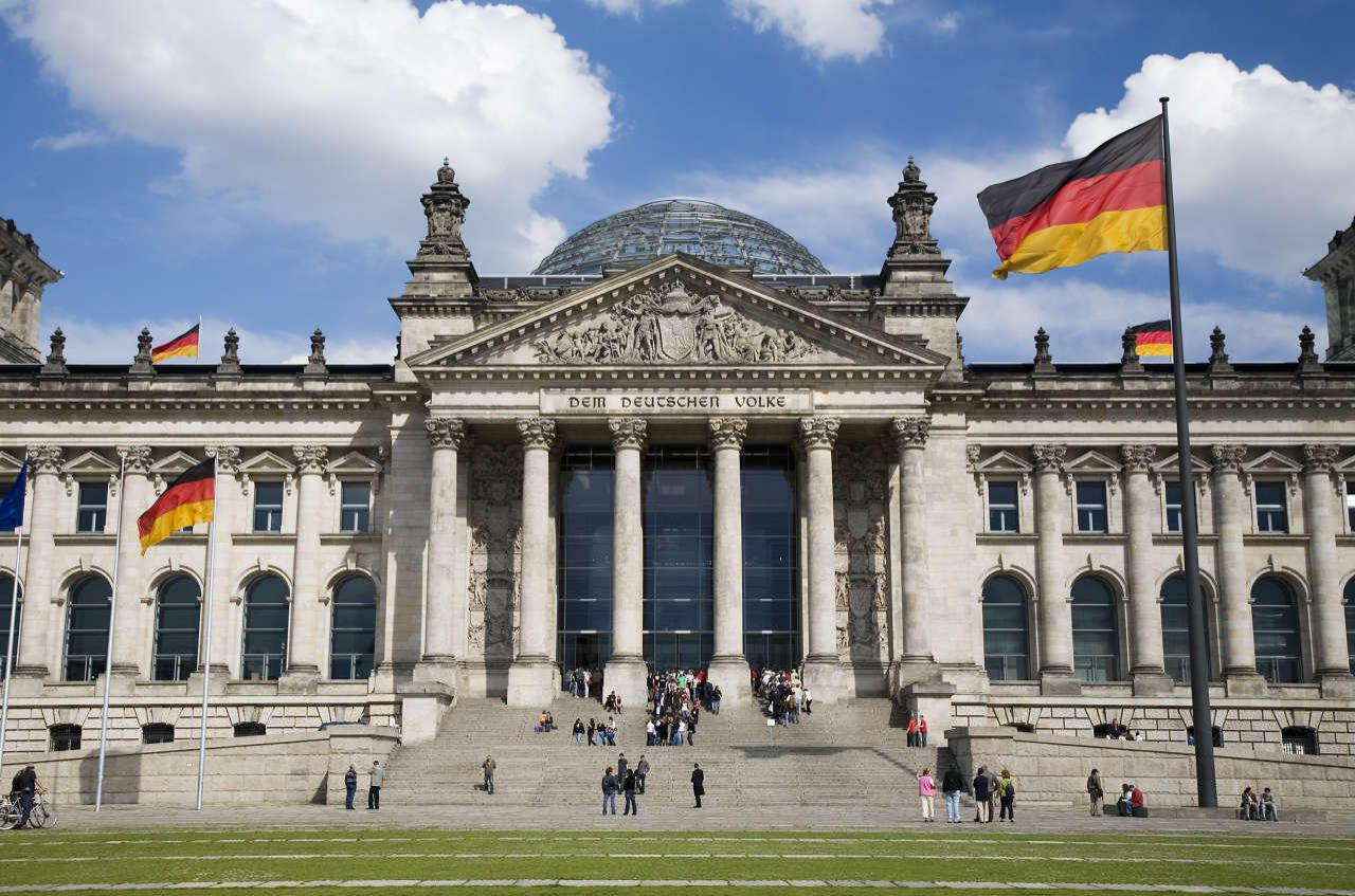 Немецким банкам разрешили торговать криптовалютами