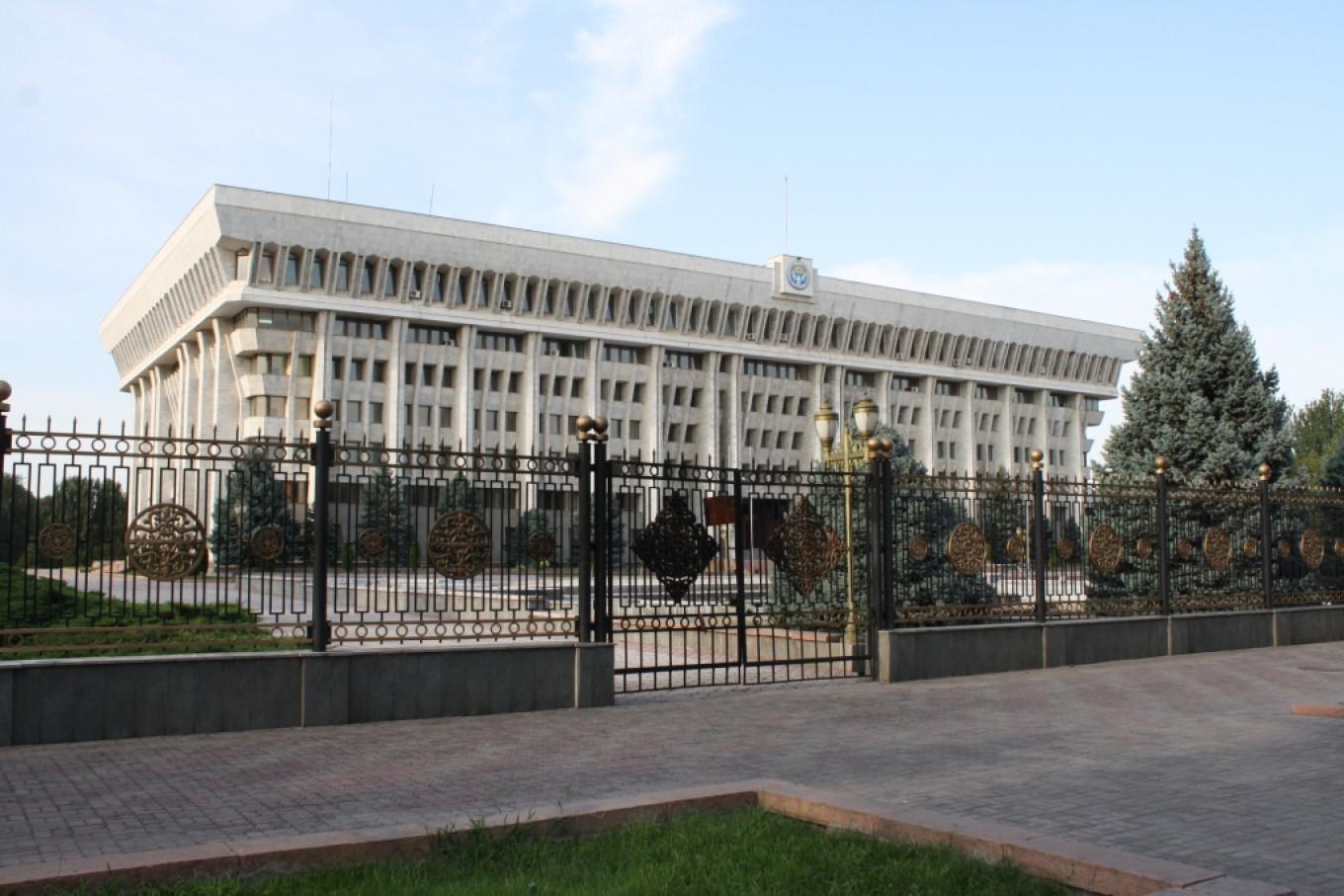 Президент Кыргызстана поручил легализовать казино во всей стране